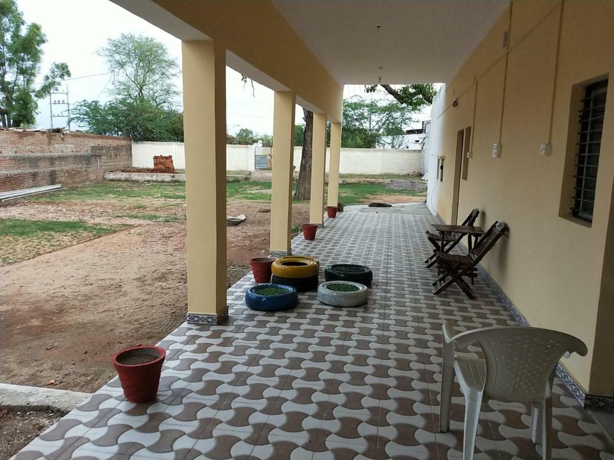 Mini Homestay Кхаджурахо Экстерьер фото